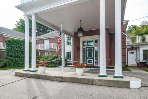 17111 E Jefferson Ave #20, Grosse Pointe, MI 48230 photo 1