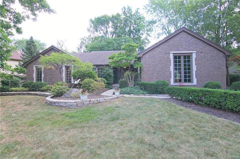 6471 Denton Dr, Troy, MI 48098 photo 1