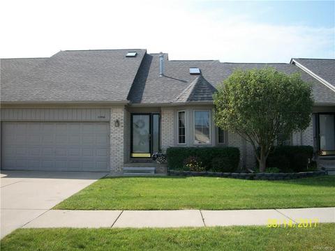 15956 Eastview Dr S, Macomb, MI 48044 photo 1