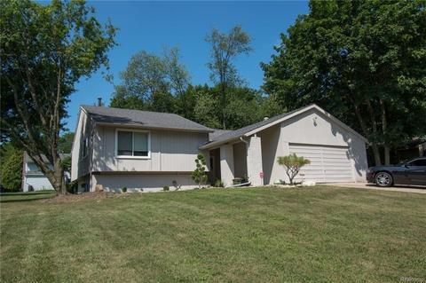 5702 Perrytown Dr, West Bloomfield, MI 48322 photo 1
