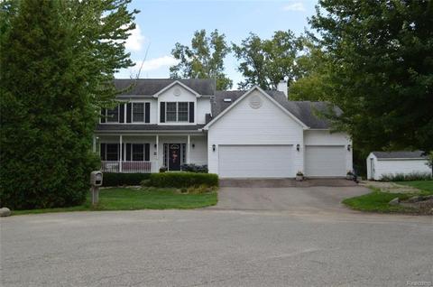 240 Harvard Dr, Howell, MI 48843 photo 1
