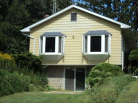 11593 Clairmont, Fenton, MI 48430 photo 1