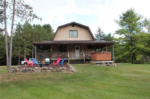 3303 Crandall, Howell, MI 48855 photo 1