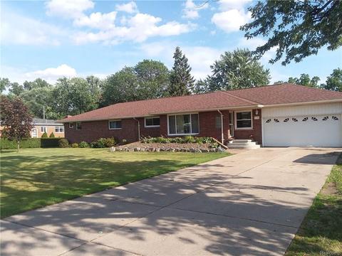 2108 E 13 Mile Rd, Warren, MI 48092 photo 1