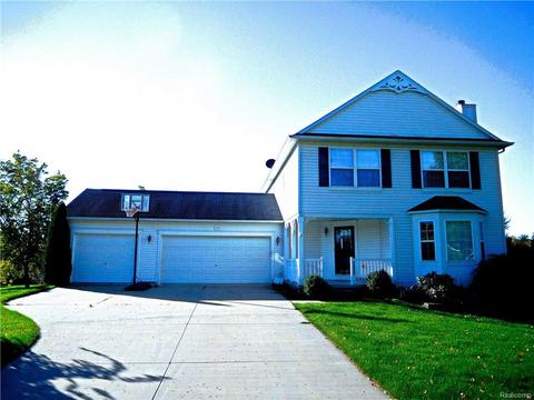 560 Ellen St, Fenton, MI 48430 photo 1