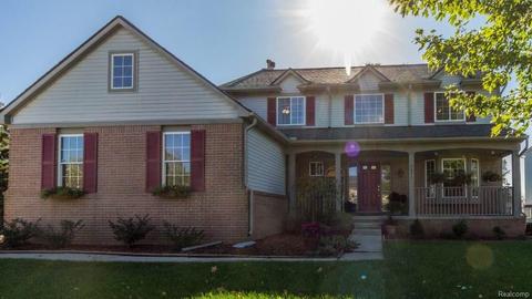 1972 Devonshire Dr, Wixom, MI 48393 photo 1