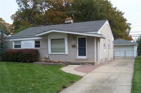 31388 Lyons Cir E, Warren, MI 48092 photo 1