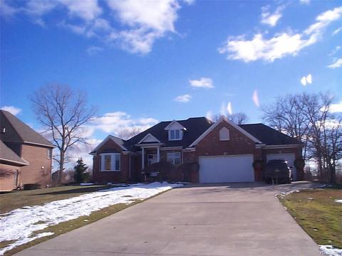 29 Golfside Dr, Saint Clair, MI 48079 photo 1