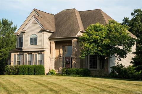 9398 Apple Crest Dr, Saline, MI 48176 photo 1
