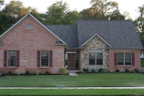 27291 Celtic Dr, Flat Rock, MI 48134 photo 1