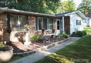 2313 Tandy Dr, Flint, MI 48532 photo 1