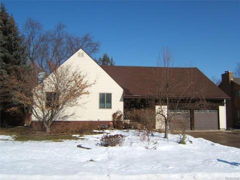 130 Webb Dr, Troy, MI 48098 photo 1