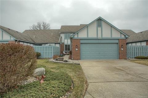 15272 Roxbury Cir, Macomb, MI 48044 photo 1