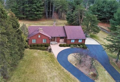 9372 N Elms Rd, Clio, MI 48420 photo 1