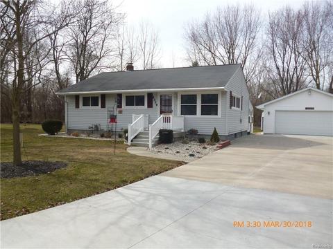 2376 W Clearview Dr, Adrian, MI 49221 photo 1