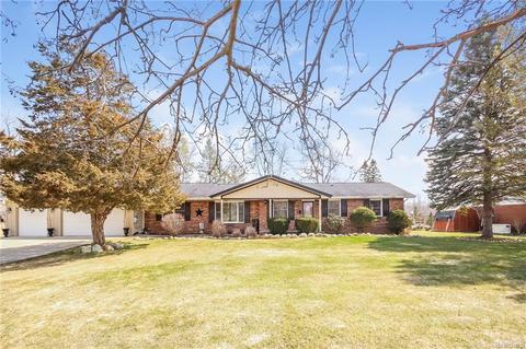 606 E Coon Lake Rd, Howell, MI 48843 photo 1
