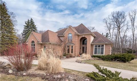 2929 Devonwood Dr, Troy, MI 48098 photo 1
