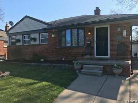 4392 Adams Cir, Wayne, MI 48184 photo 1