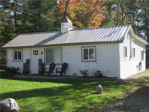 1518 Loebrich Dr, Gladwin, MI 48624 photo 1