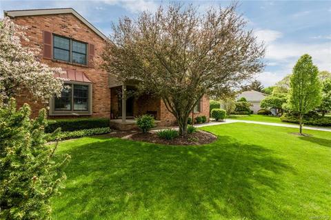 160 Streamview Dr, Troy, MI 48085 photo 1