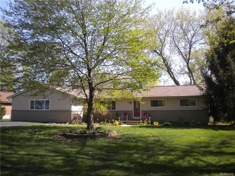 1330 Glaser Dr, Troy, MI 48085 photo 1