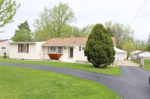 1323 Coutant St, Flushing, MI 48433 photo 1