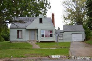 1702 Parkfront Dr, Flint, MI 48504 photo 1