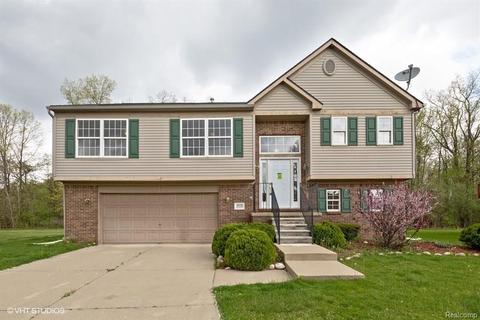 39220 Clocktower Dr, Romulus, MI 48174 photo 1