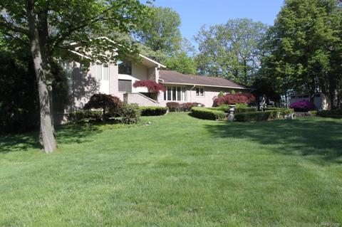 29550 E River Rd, Grosse Ile, MI 48138 photo 1
