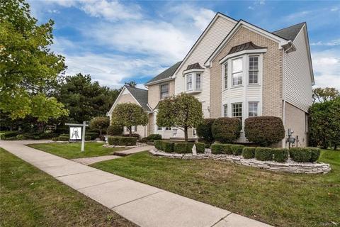 2007 Lakeside Dr S, Troy, MI 48085 photo 1