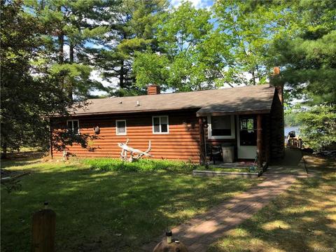 214 Lockwood St, Hay Twp, MI 48624 photo 1