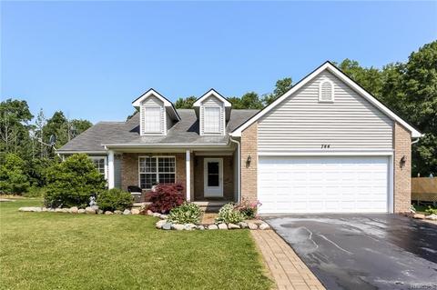 744 N Glenlivet St W, Howell, MI 48843 photo 1