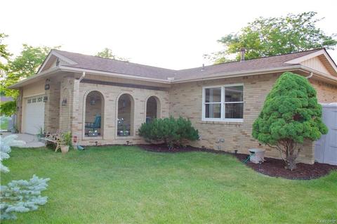 18500 Sprue Ct, Brownstown Twp, MI 48193 photo 1