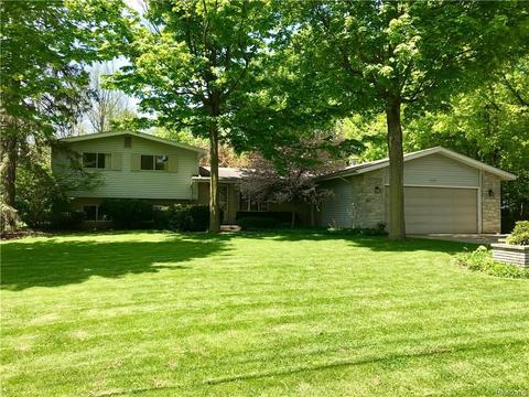 6131 Mapleridge Dr, Flint, MI 48532 photo 1