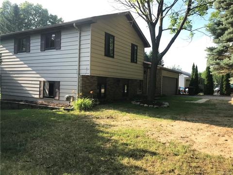 1906 Gray Rd, Howell, MI 48843 photo 1