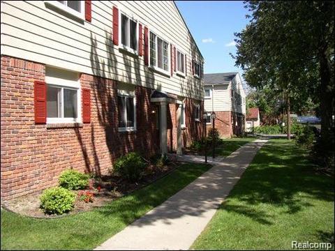 755 W Maple Rd, Clawson, MI 48017 photo 1