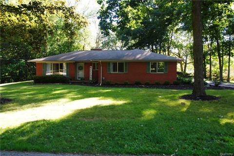 1058 Hillcrest Ave, Brighton, MI 48116 photo 1