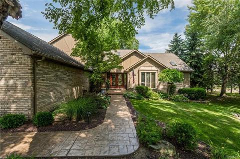 2202 Grenadier Dr, Troy, MI 48098 photo 1