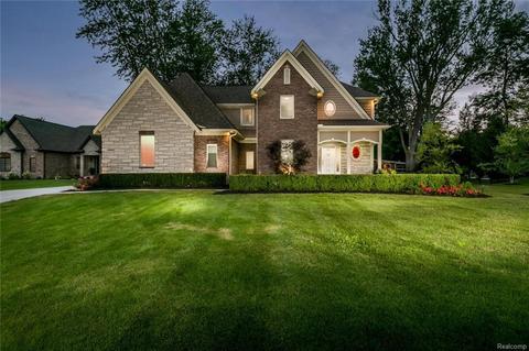 3522 Pointe Shore Dr, Brighton, MI 48114 photo 1