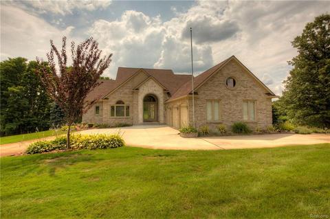 10439 Farmbrook Dr, Brighton, MI 48114 photo 1