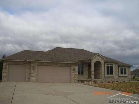 306 Pebble Beach Dr, Monroe, MI 48162 photo 1