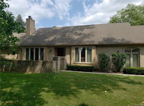 5901 Whitfield Dr, Troy, MI 48098 photo 1