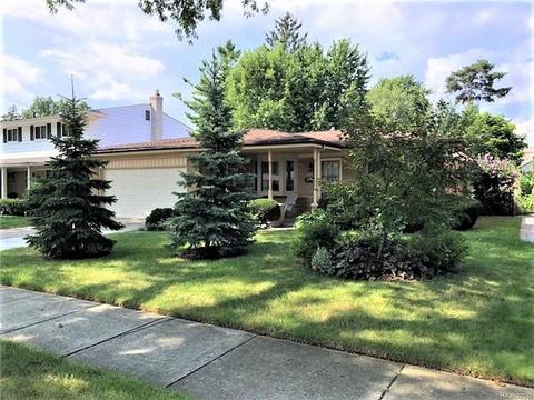 4805 Bates Dr, Warren, MI 48092 photo 1