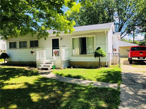 2103 Deerfield Dr, Flint, MI 48532 photo 1