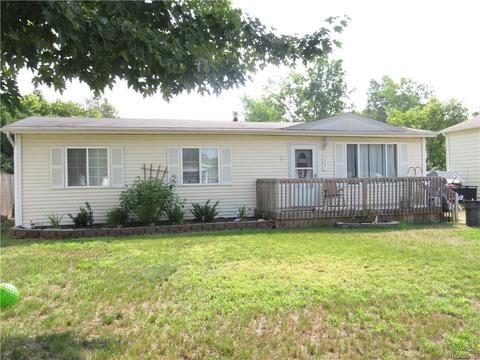 321 White Oak Dr, Perry, MI 48872 photo 1