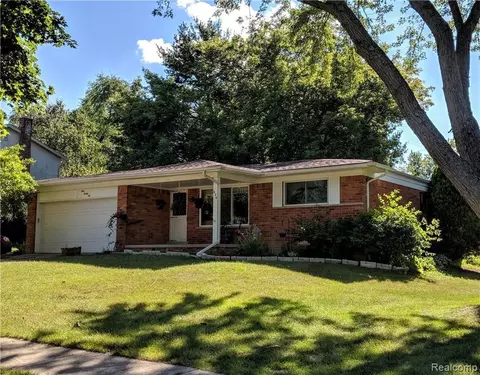 426 Windmill Point Dr, Flushing, MI 48433 photo 1
