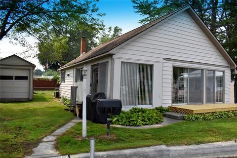 416 Lakeview Dr, Gregory, MI 48137 photo 1