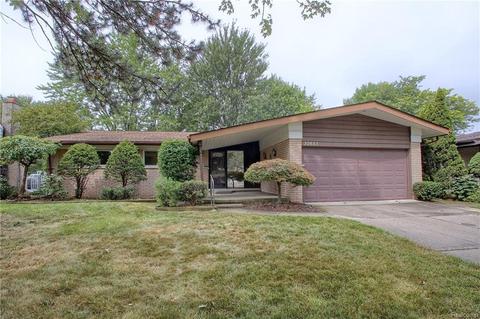 30653 Cedars Dr, Warren, MI 48093 photo 1
