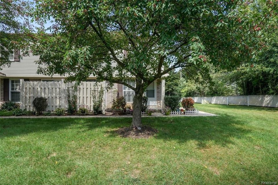  2048 Hidden Meadows Dr Unit C #C, Walled Lake, MI 48390 photo 1