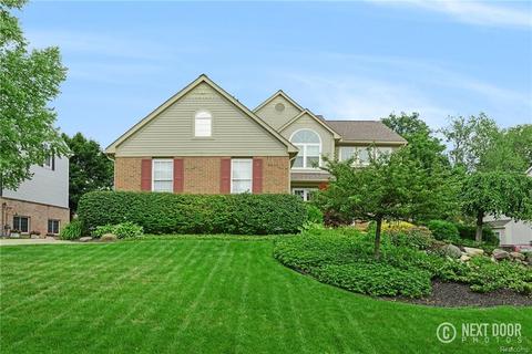 1868 Devonshire Dr, Wixom, MI 48393 photo 1
